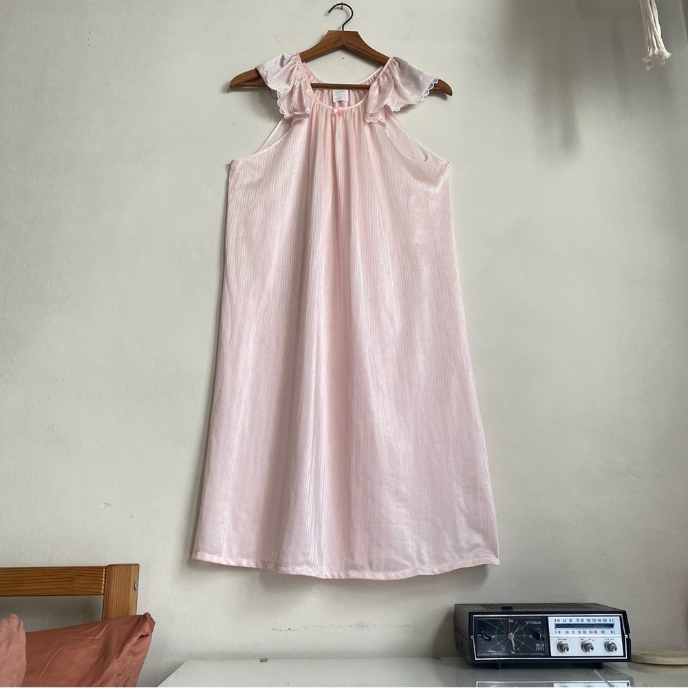 vintage 60s pink nightgown